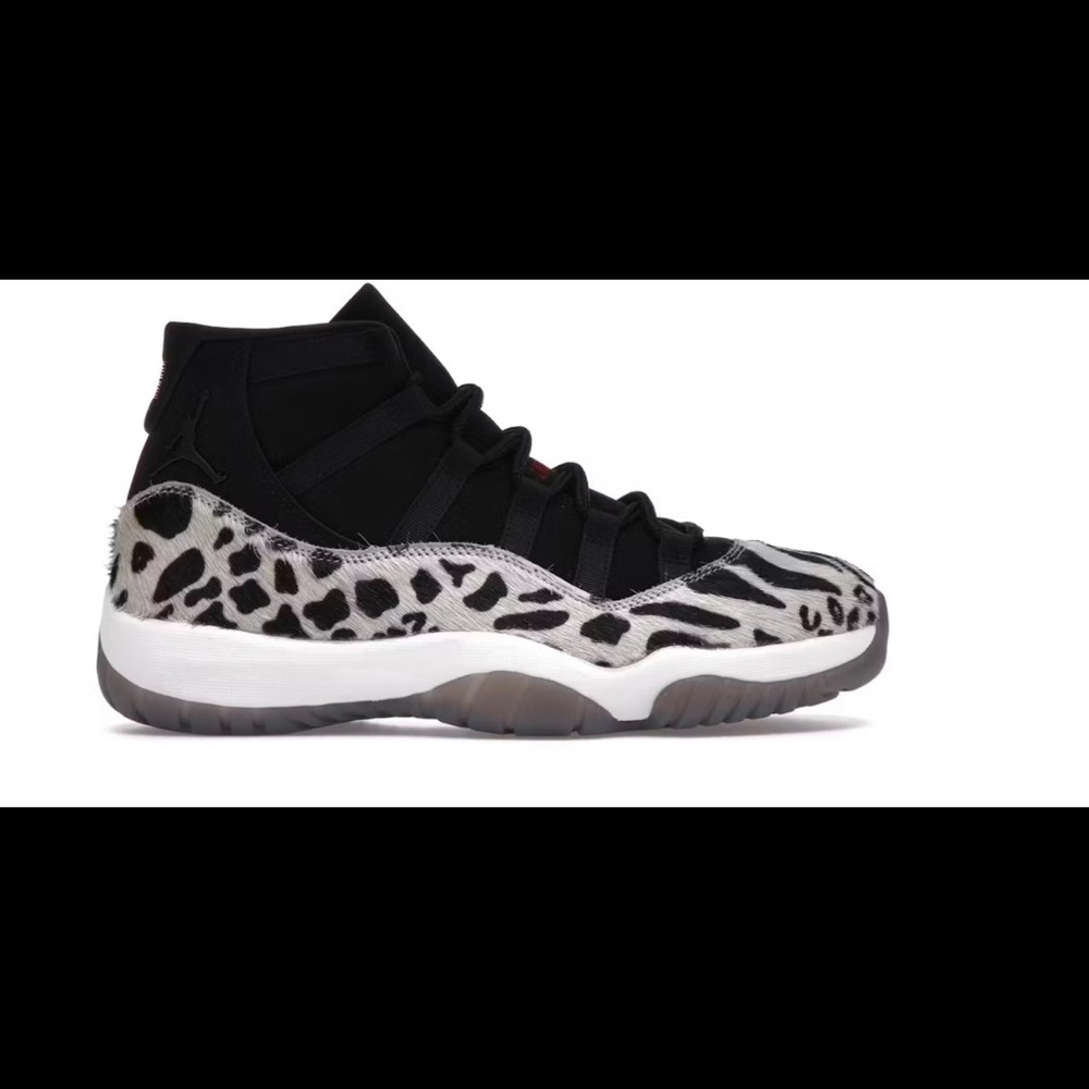 Jordan women Sneakers in Black and White Animal Print